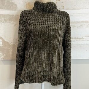 BELLA DAHL chenille army green sweater Size Medium